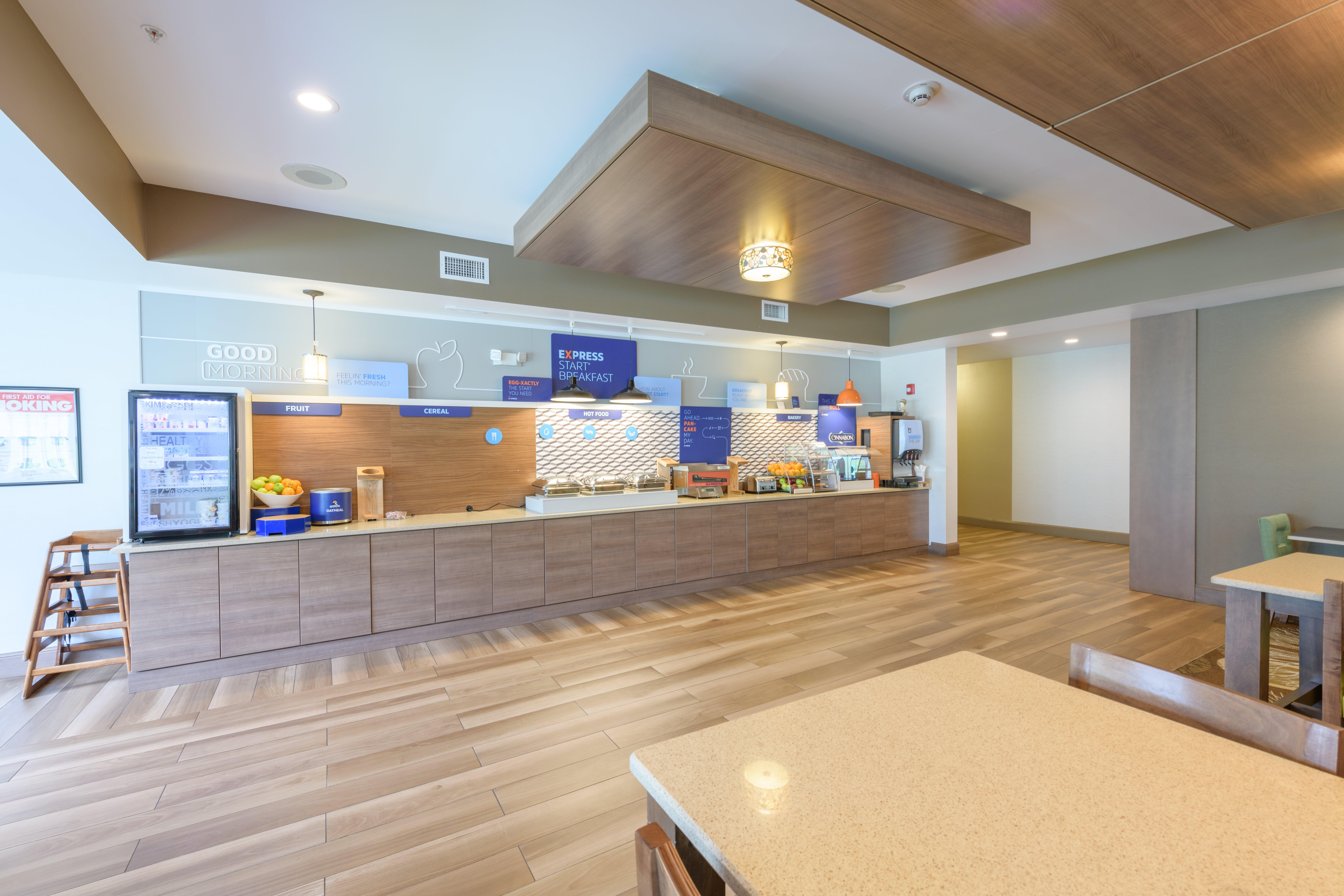 Holiday Inn Express & Suites Jamestown By Ihg Exterior photo