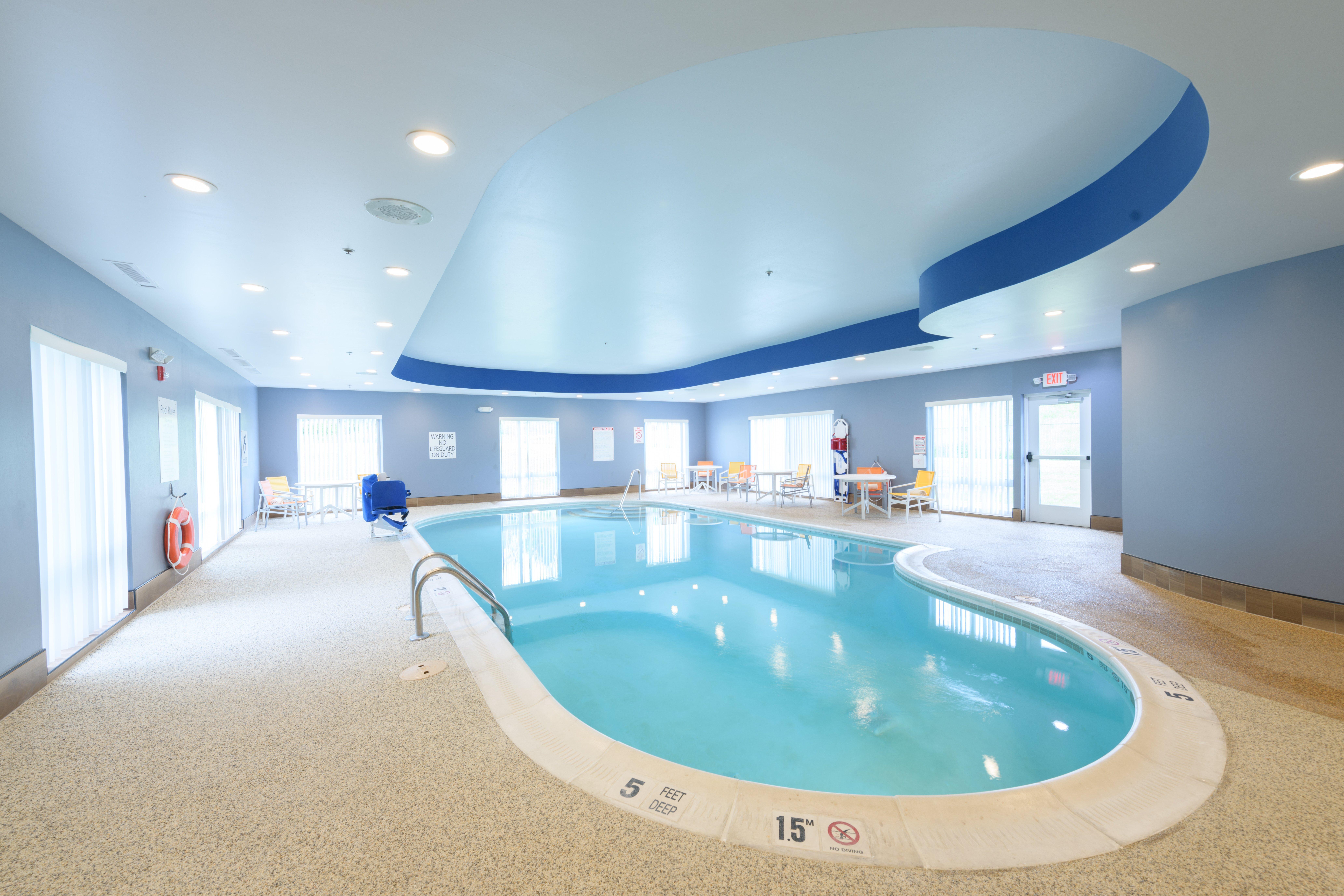 Holiday Inn Express & Suites Jamestown By Ihg Exterior photo