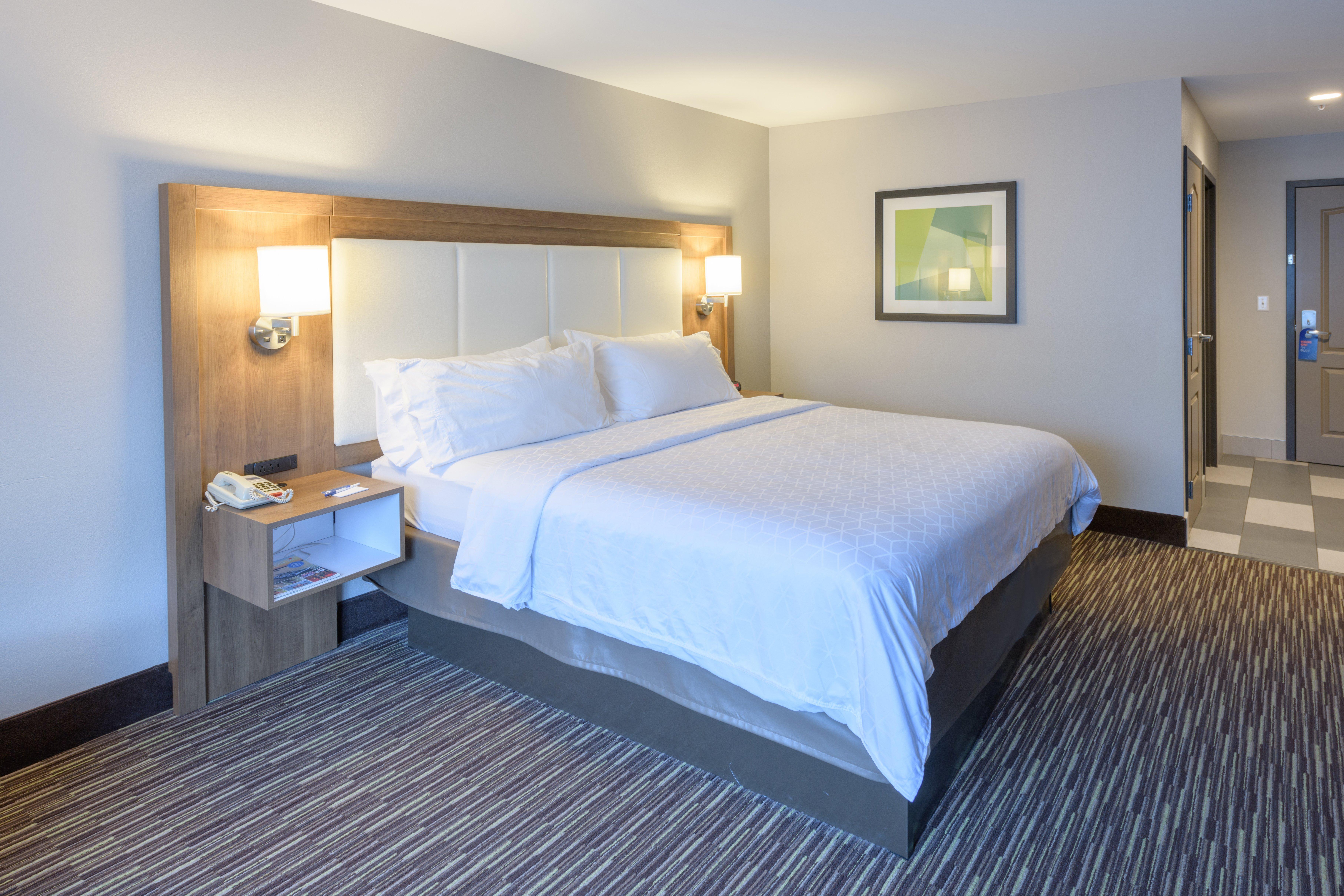 Holiday Inn Express & Suites Jamestown By Ihg Exterior photo