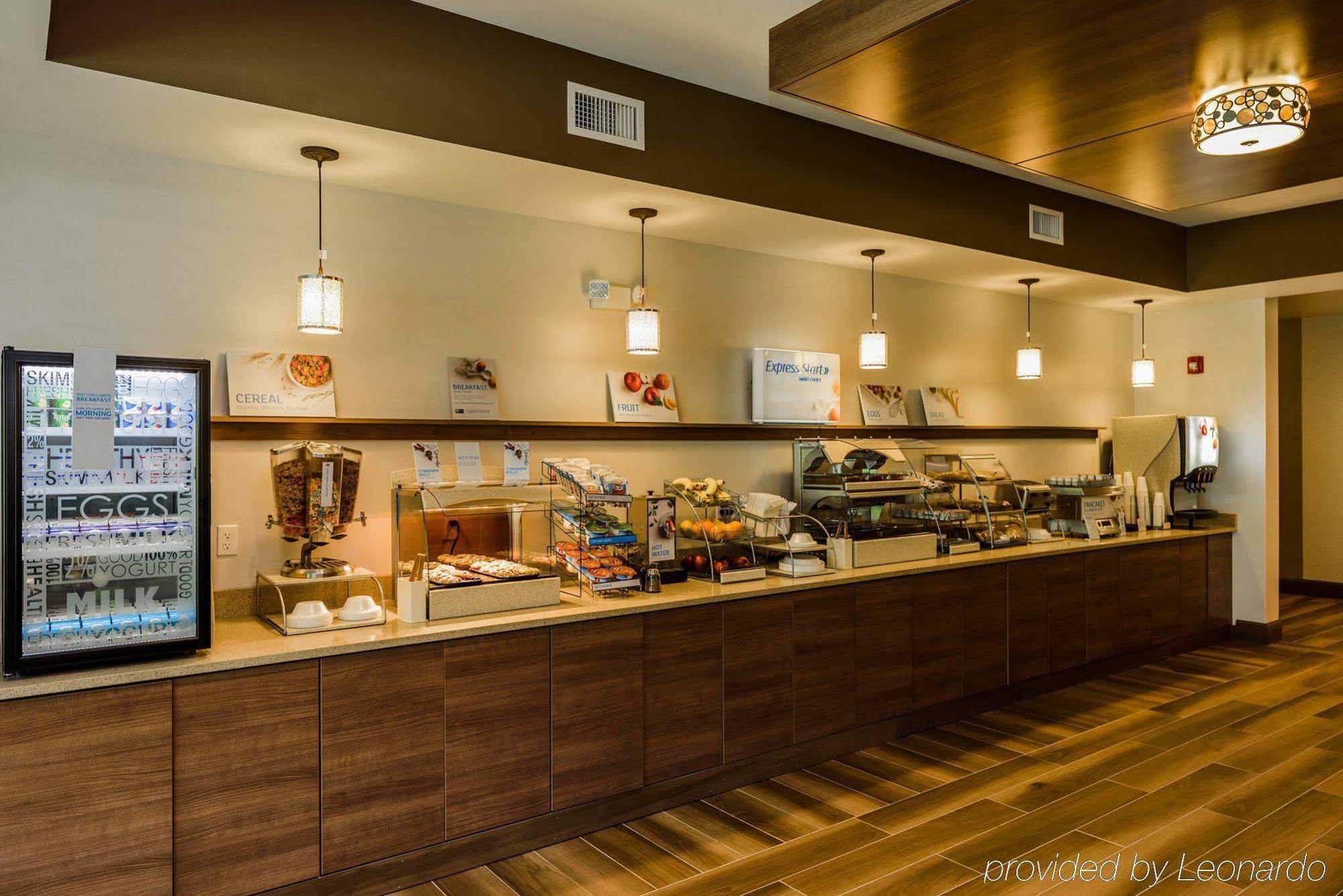 Holiday Inn Express & Suites Jamestown By Ihg Exterior photo