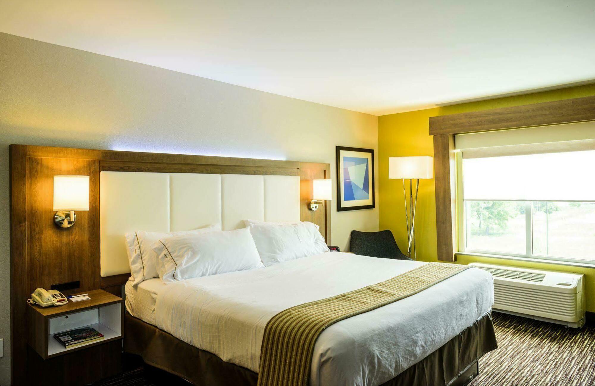 Holiday Inn Express & Suites Jamestown By Ihg Exterior photo