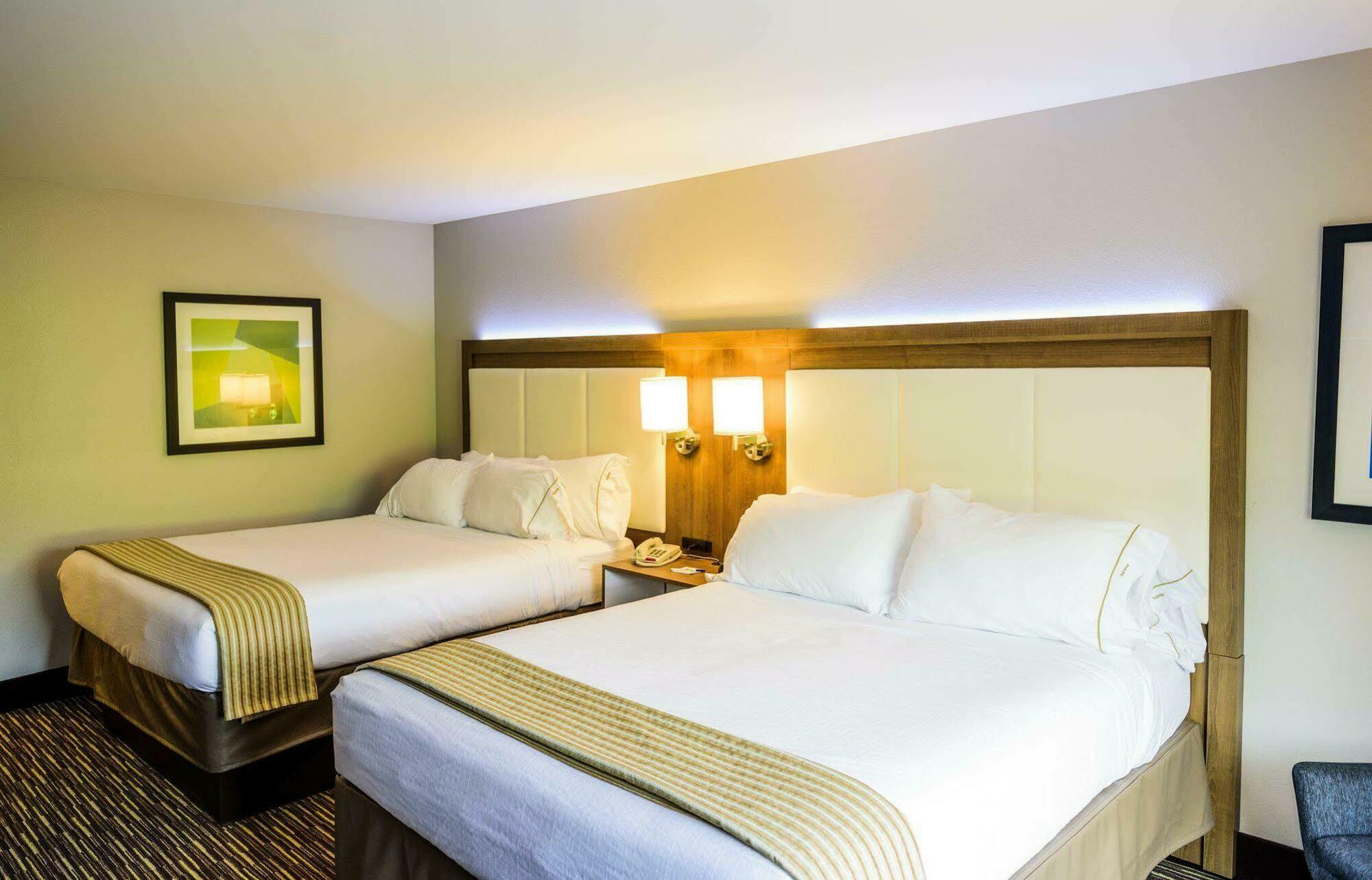 Holiday Inn Express & Suites Jamestown By Ihg Exterior photo