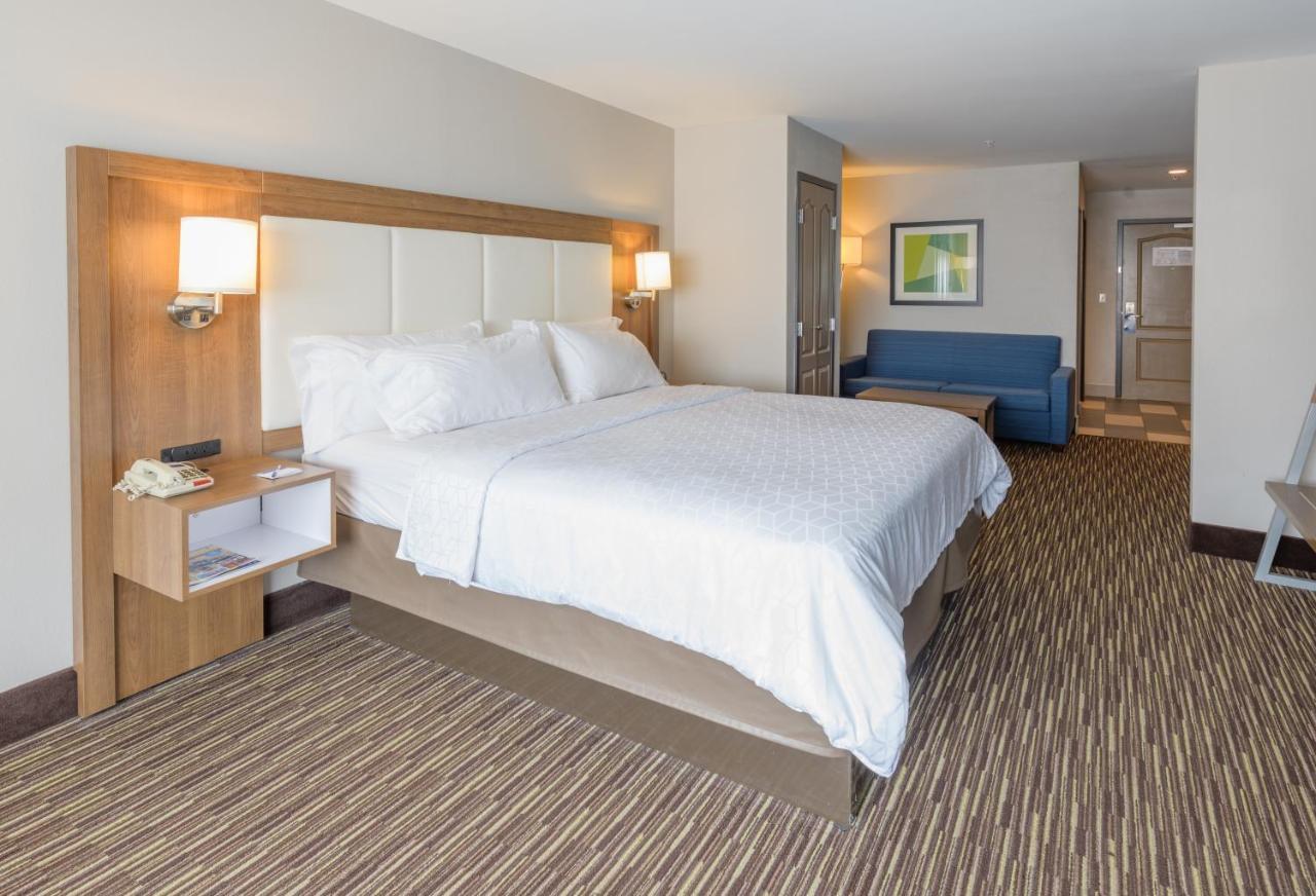 Holiday Inn Express & Suites Jamestown By Ihg Room photo
